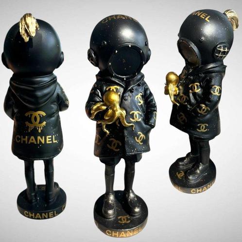 AmsterdamArts - Banksy x Chanel deep sea diver gold, Antiquités & Art, Art | Peinture | Moderne