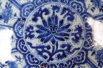 Kangxi (1662-1722) - VERY LARGE - Kom - Large Fluted Lotus,