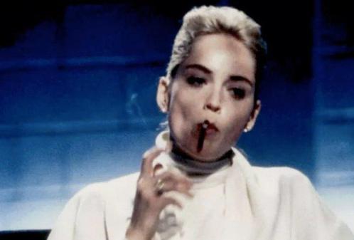 Basic Instinct - Sharon Stone - 20x25 cm Signed Poster -, Verzamelen, Film en Tv