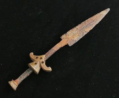Middeleeuws Brons, IJzer Dolk - 229 mm, Antiek en Kunst, Antiek | Overige Antiek