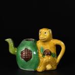 Kan - Emaille waterdonee in groen, geel en bruin met een, Antiek en Kunst