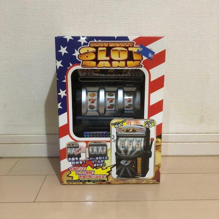 Gokautomaat - Piggy Bank “SAVE MONEY SLOT BANK” — Jackpot, Antiquités & Art, Antiquités | Assiettes décoratives & Carrelages