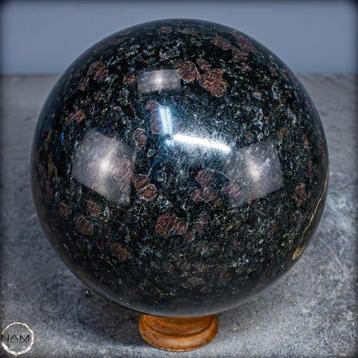 Grande tourmaline noire, grenat et arfvedsonite de première