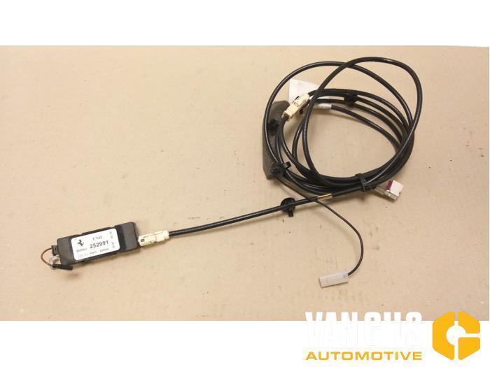 Radio versterker Ferrari 458 O185120, Auto-onderdelen, Elektronica en Kabels