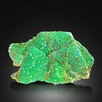 Grande fluorite verte fantastique avec marcasite et quartz