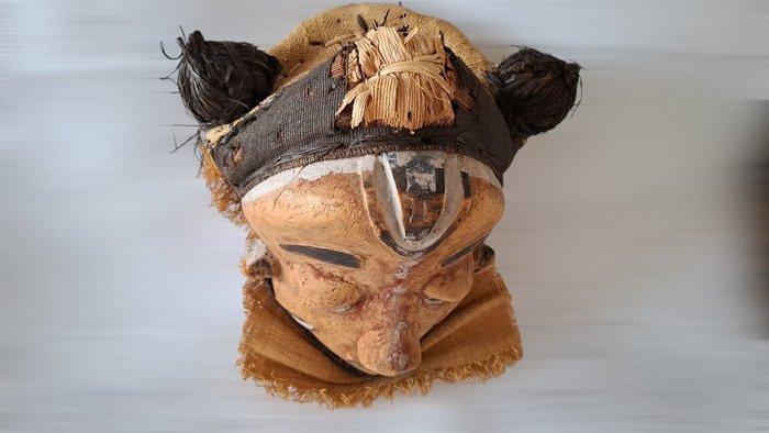 Mbuya-masker van het Pende-volk uit de Democratische, Antiek en Kunst, Kunst | Niet-Westerse kunst