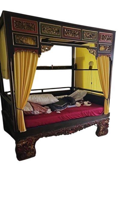 Bed - Hout - China - Qing dynasty (Manchu China) (1692-1911), Antiek en Kunst, Antiek | Overige Antiek