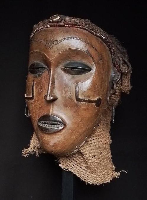 Masque rare Mwana Pwo - Chokwe - Angola, Antiek en Kunst, Kunst | Niet-Westerse kunst
