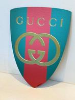 Rob VanMore - Shielded by Gucci - 60 cm, Antiquités & Art