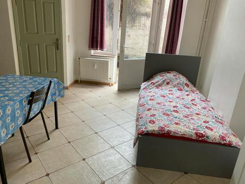 Appartement aan Rue Saint-Christophe, Brussels, Immo, Appartementen en Studio's te huur, 35 tot 50 m²