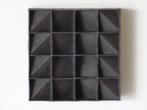 Hans Meeuwsen - 2024 49   zwart minimalistisch wandrelief