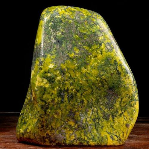 Peruaanse serpentin met pyriet – natuurlijk glanzende steen., Verzamelen, Mineralen en Fossielen
