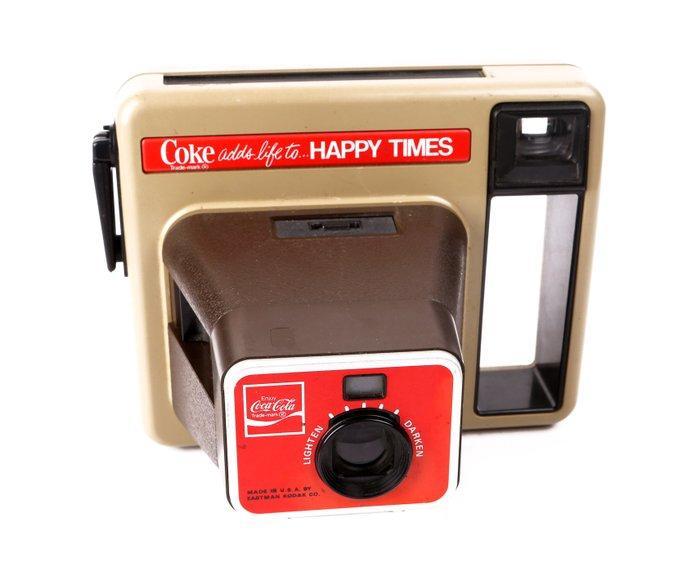 Kodak - Coca Cola Happy times Kodak Camera - Reclamebord -, Antiquités & Art, Antiquités | Assiettes décoratives & Carrelages