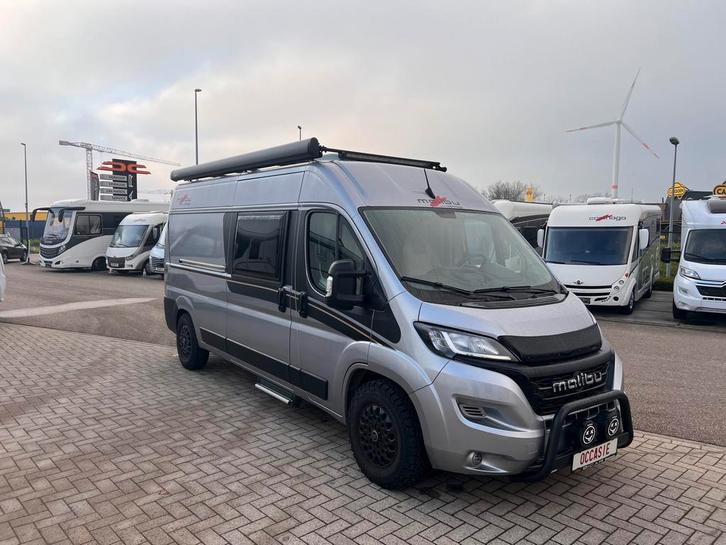 Malibu 600 DB met slechts 17810 km en dwarsbed 73638, Caravans en Kamperen, Mobilhomes, Cassettetoilet, Automaat, L-zit, Diesel