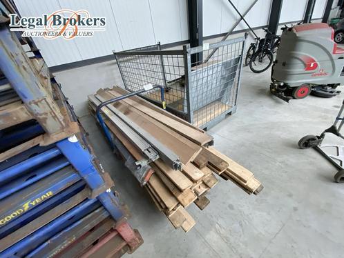 Platte rolkar met voorraad houten planken, Zakelijke goederen, Machines en Bouw | Heftrucks en Intern transport, Overige typen
