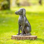 Figuur - Beeld van een teckel in zittende houding - metaal