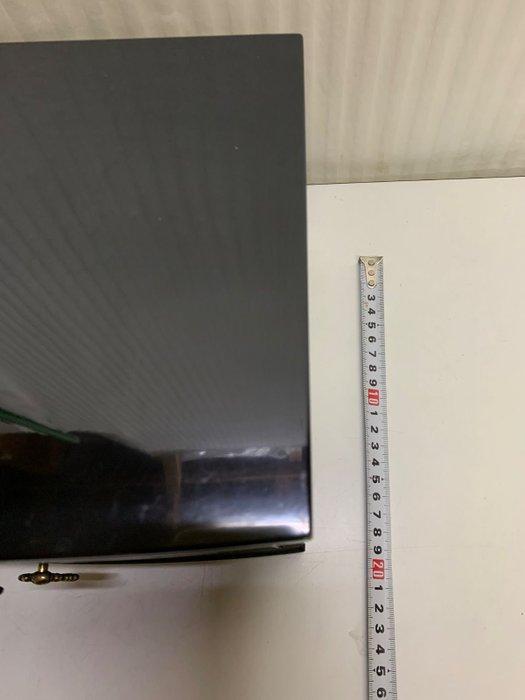 Themacollectie - Japanse Aizu-lakenkast – Yuuri – Zwarte, Antiek en Kunst, Antiek | Speelgoed