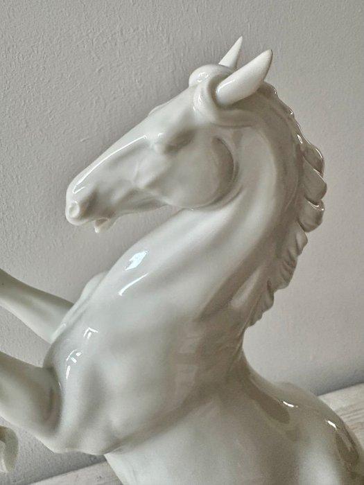 Augarten - H. W. Schwarz - Beeldje - 29,5 cm - aufsteigendes, Antiek en Kunst, Antiek | Glaswerk en Kristal