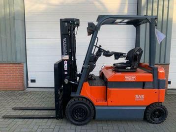 Toyota 7fbmf25 2013 triplo 4.7 beschikbaar voor biedingen