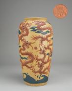 Dragons chasing pearls - Yixing vase  -  Jin Ding, Antiek en Kunst