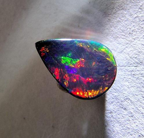 Zwarte Opaal Cabochon 2,2 ct.- 0.44 g - (1), Verzamelen, Mineralen en Fossielen