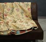 Tissu dameublement or avec des motifs floraux de style