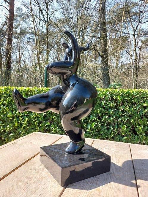 Statue, abstract kunstig beeld van een dikke dame in zwarte, Antiek en Kunst, Curiosa en Brocante