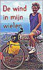 De wind in mijn wielen 9789069743097 Josie Dew, Boeken, Reisverhalen, Verzenden, Gelezen, Josie Dew