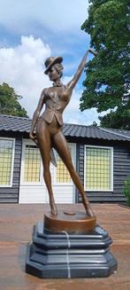 Sculpture, las vegas showgirl - 28 cm - marbre de bronzage