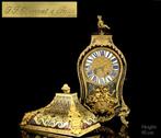 Une grande horloge de cartel de la période Louis XIV de