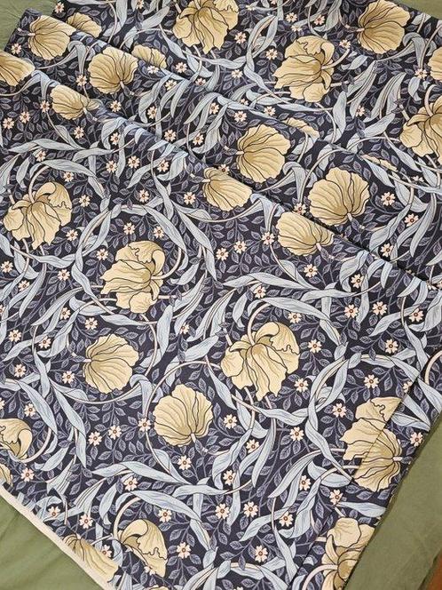 Weefsel William Morris Pimpernel Art Nouveau Bloemmotief, Antiek en Kunst, Antiek | Meubels | Tafels