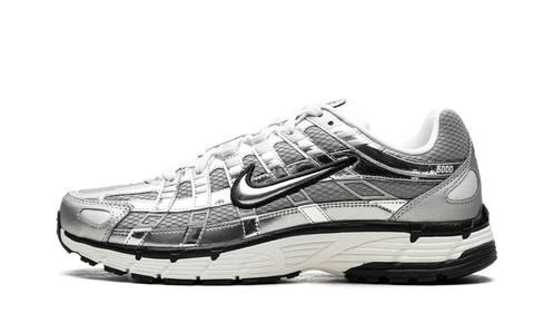 Nike P-6000 Metallic Silver - Maat 42 EU, Kleding | Heren, Schoenen, Ophalen of Verzenden