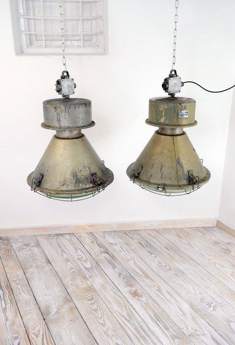 Mesko - Plafondlamp - Metaal - Twee Poolse industriële, Antiek en Kunst, Antiek | Wandborden en Tegels