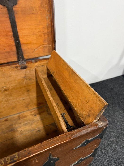 Kist - Hout, Staal, Antiek en Kunst, Antiek | Overige Antiek