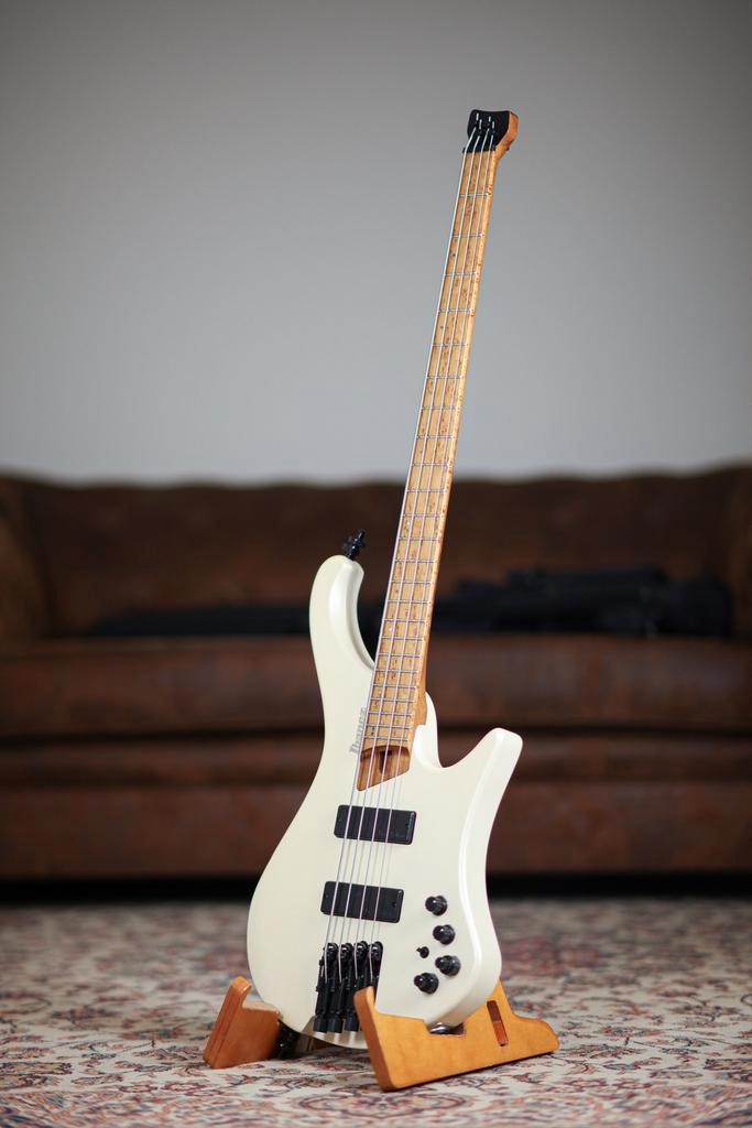 Ibanez EHB 1000 2021 | Pearl White Matte, Musique & Instruments, Instruments à corde | Guitares | Basses, Envoi