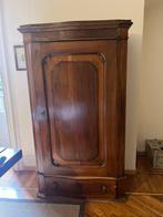 Kleerkast (2) - Walnoot - Een paar notenhouten kasten