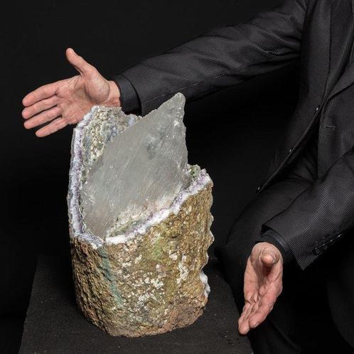 Prachtig exemplaar van seleniet in druzy van amethist -, Verzamelen, Mineralen en Fossielen
