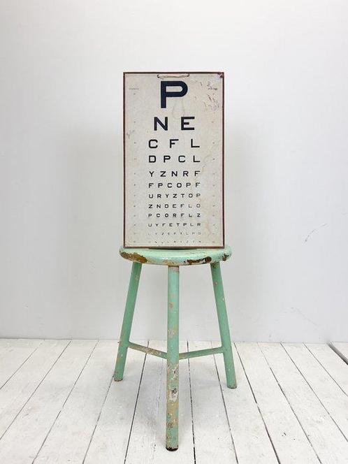 Vision test board - Medisch instrument - Papier, Textiel,, Antiek en Kunst, Antiek | Wandborden en Tegels