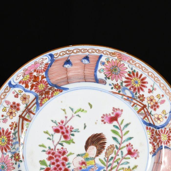 Assiette - Assiette aux émaux de la Famille Rose à décor, Antiek en Kunst, Antiek | Overige Antiek