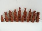 XXL-Jeu déchecs Indonesien avec remarquable sculpture kING