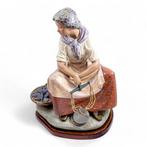 Lladró - Vincente Martinez - Statue, Fisherwoman / La