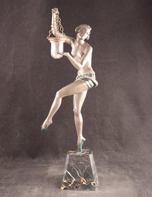 Groot Art Deco beeld - sculptuur, Danseres met lamp - 55 cm, Antiek en Kunst, Kunst | Designobjecten
