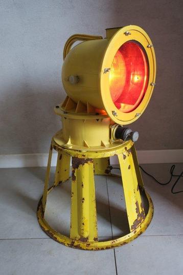 Staande lamp - Aluminium, Glas, Plastic, Staal - Een beschikbaar voor biedingen