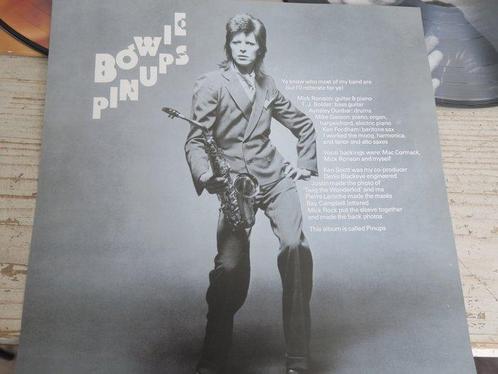 David Bowie - Nice Lot with 2 x album Picture Discs of David, Cd's en Dvd's, Vinyl Singles