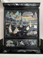 Aziatische sieradenkast lakwerk met parelmoeren intarsieën -