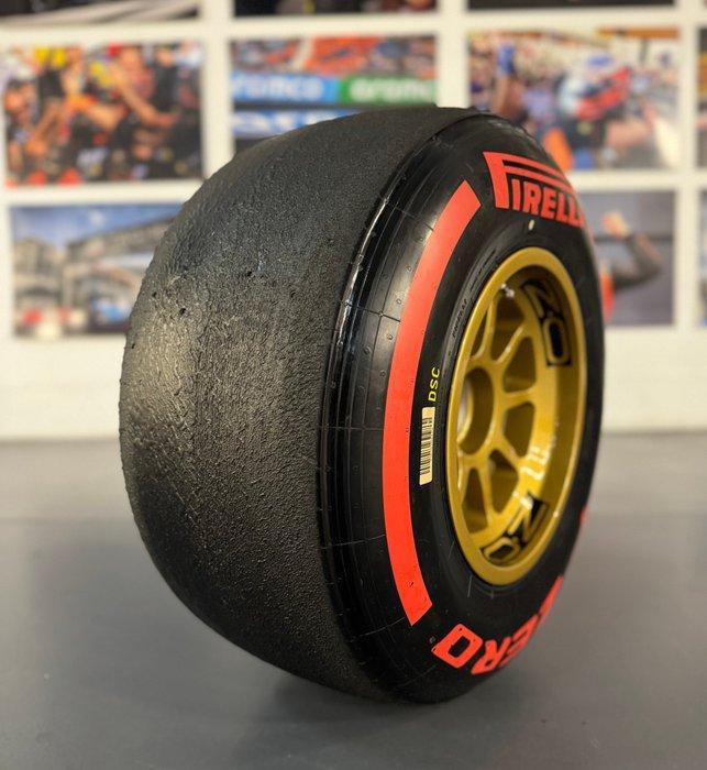 Wiel compleet met band - Formule 1 - Pirelli - O.Z *** NO, Verzamelen, Automerken, Motoren en Formule 1