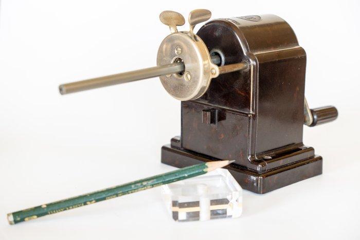 Vintage FTE Model 120 BROWN Bakelite Pencil Sharpener -, Antiek en Kunst, Antiek | Wandborden en Tegels