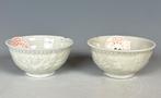 Twee kopjes met  (Lot.00080ab) - Porselein, Keramiek -