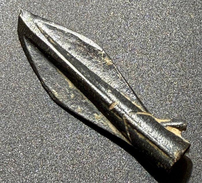 Oud-Grieks, Hellenistisch Brons Socketed pijlkop met een, Antiek en Kunst, Antiek | Overige Antiek