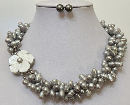 Collier et boucles doreilles en perle gris naturel avec, Antiek en Kunst, Antiek | Boeken en Manuscripten